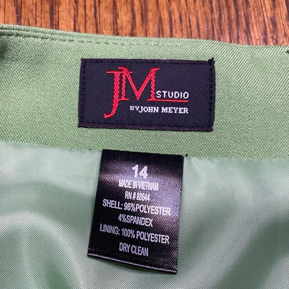 NWT JM Studio by John Meyer Sage / Green Stretch Pencil Skirt
Size 14 - Picture 4 of 9